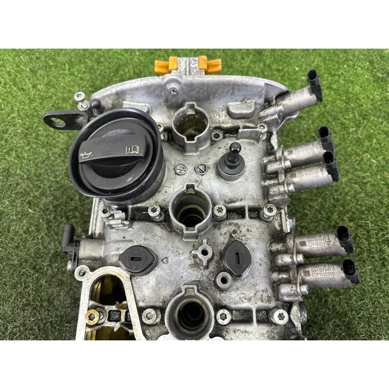 Головка блоку циліндрів (двигун та елементи) AUDI A4 B8 2010 2.0 CAEB 06H103064L
