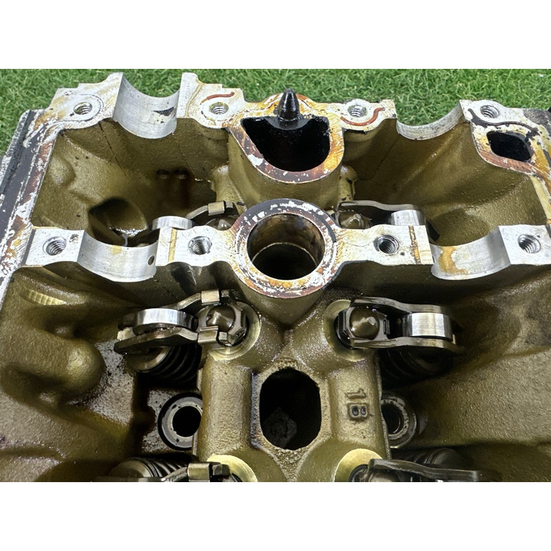 Головка блоку циліндрів (двигун та елементи) AUDI A4 B8 2010 2.0 CAEB 06H103064L