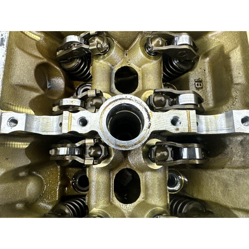 Головка блоку циліндрів (двигун та елементи) AUDI A4 B8 2010 2.0 CAEB 06H103064L