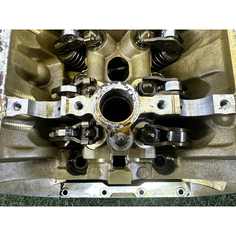 Головка блоку циліндрів (двигун та елементи) AUDI A4 B8 2010 2.0 CAEB 06H103064L