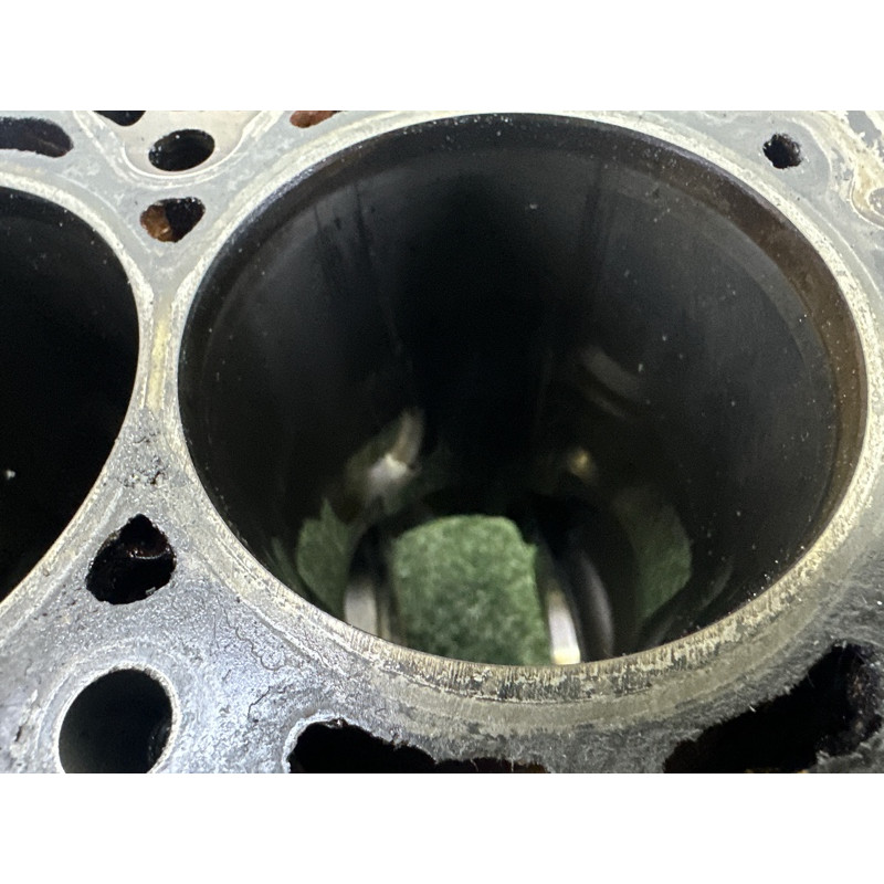 Блок цилиндров (двигатель и элементы) AUDI A4 B8 2010 2.0 CAEB 06H103011AP