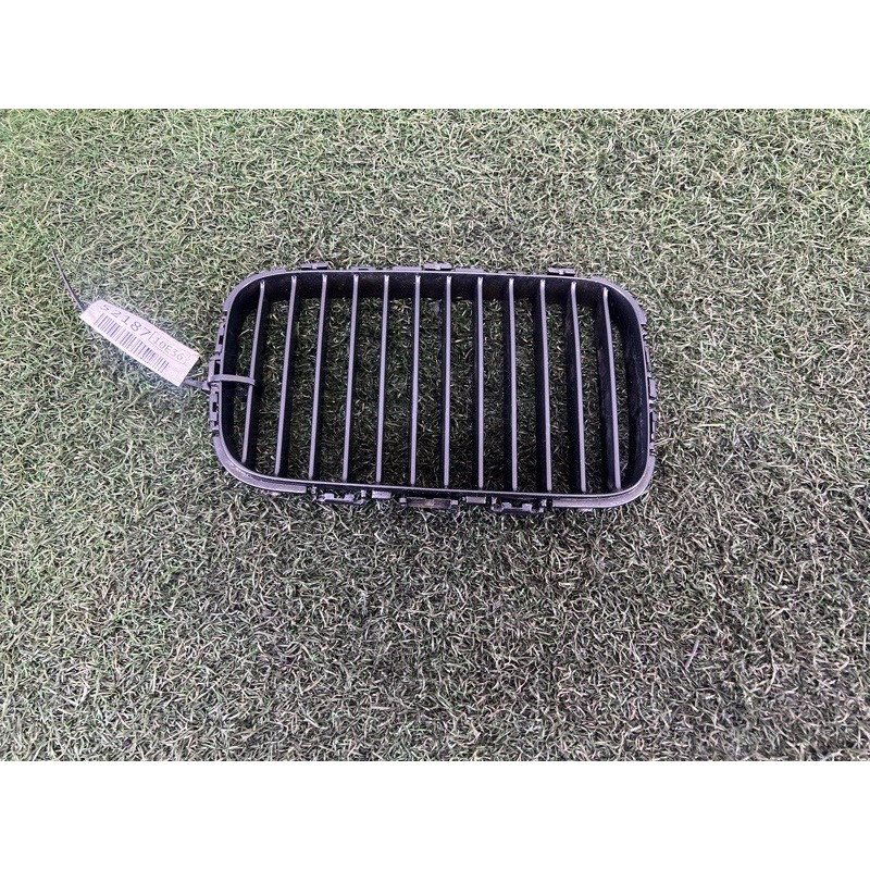 Решетка радиатора (наружные элементы кузова) BMW 3-series E36 51138122238