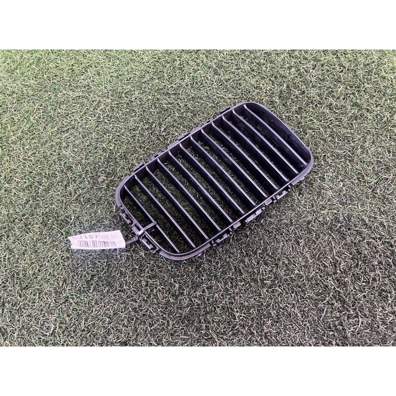 Решетка радиатора (наружные элементы кузова) BMW 3-series E36 51138122238