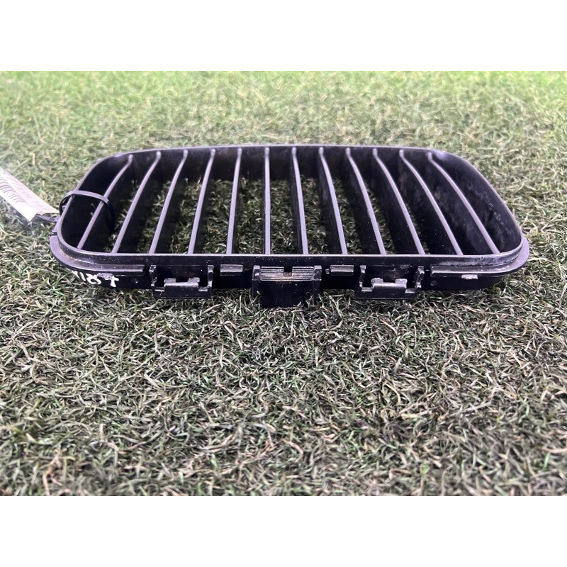 Решетка радиатора (наружные элементы кузова) BMW 3-series E36 51138122238