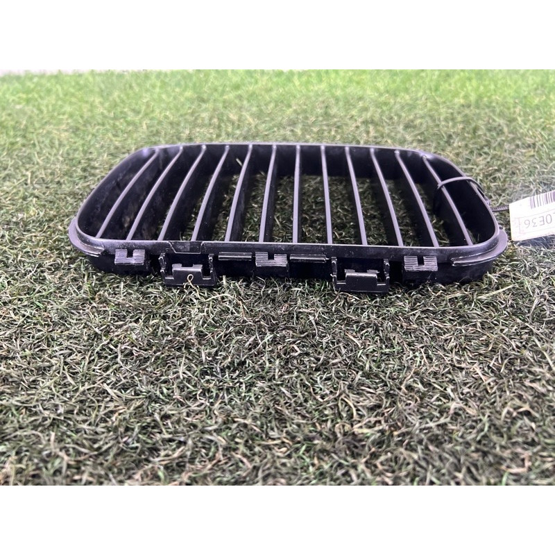 Решетка радиатора (наружные элементы кузова) BMW 3-series E36 51138122238