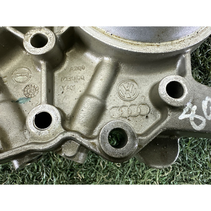 Опорный кронштейн распредвала (двигатель и элементы) AUDI Q5 FY 2018 2.0 DAYB 06K103144D