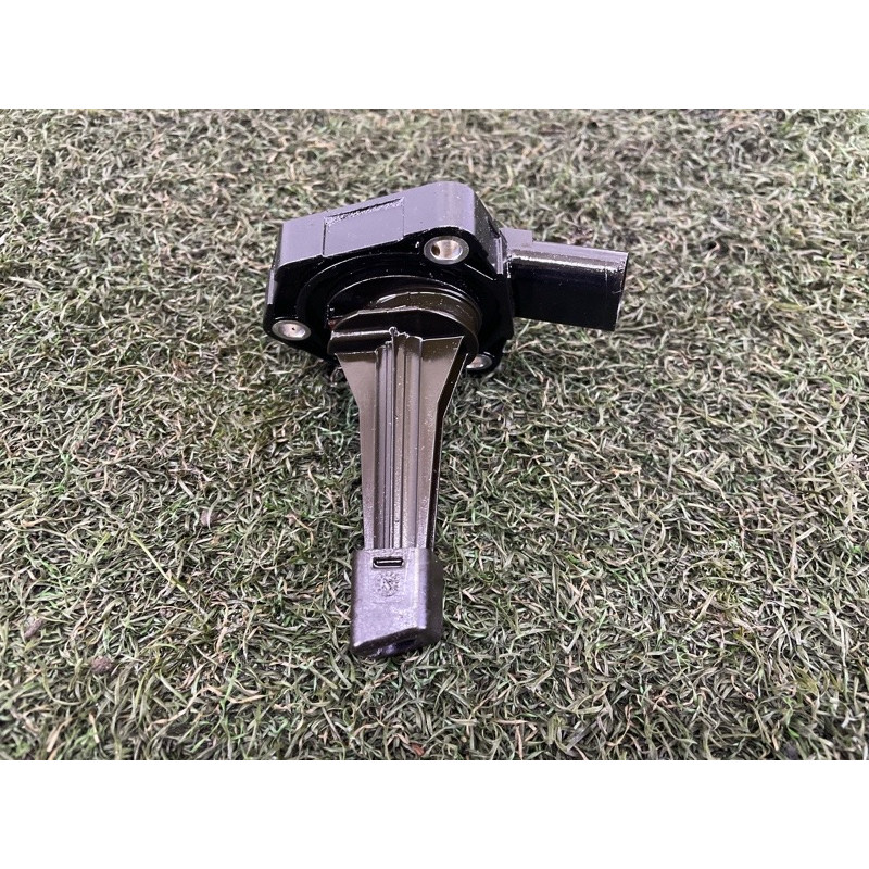 Датчик рівня мастила (електрика двигуна) AUDI A4 B8 2010 2.0 CAEB 03C907660H