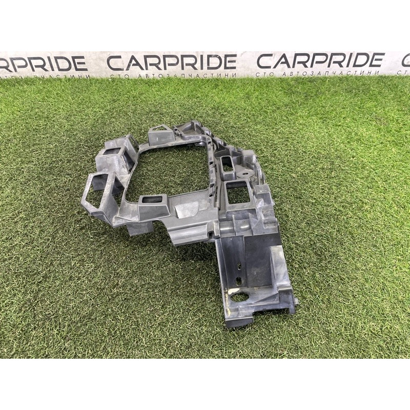 Кріплення бампера (кузов і елементи) Volkswagen Touareg NF 2012 3.0 Hybrid CGFA 7P6807375B