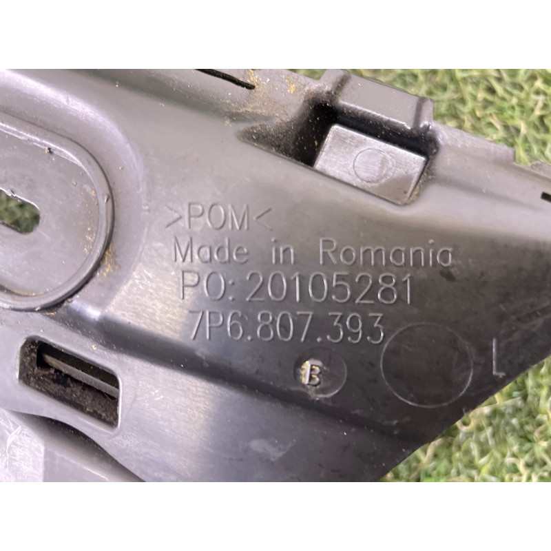 Кріплення бампера (кузов і елементи) Volkswagen Touareg NF 2012 3.0 Hybrid CGFA 7P6807375B