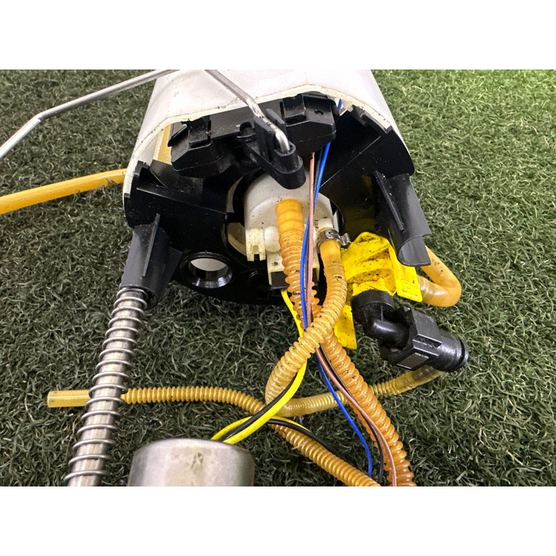 Топливный насос (топливная система) AUDI Q5 8R 2010 3.2 CALB 8R0919051N001