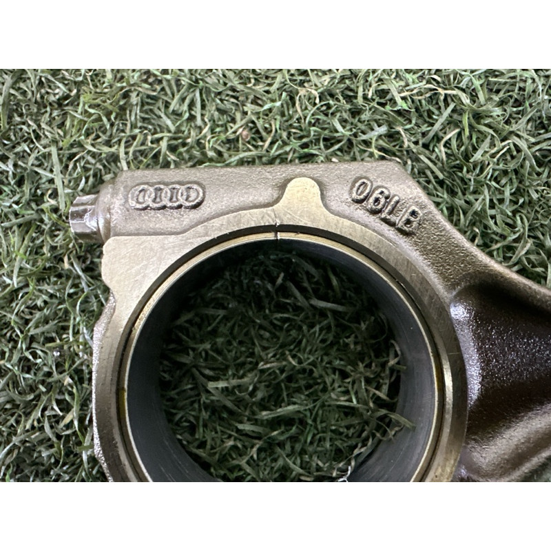 Шатун (двигатель и элементы) AUDI A4 B8 2010 2.0 CAEB 06J198401B