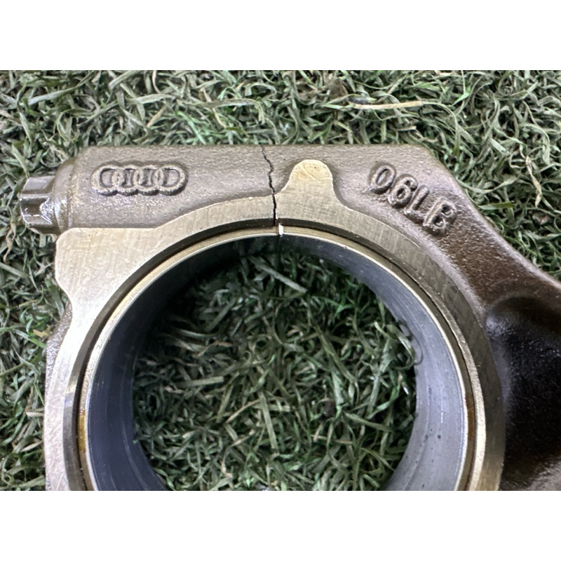 Шатун (двигатель и элементы) AUDI A4 B8 2010 2.0 CAEB 06J198401B