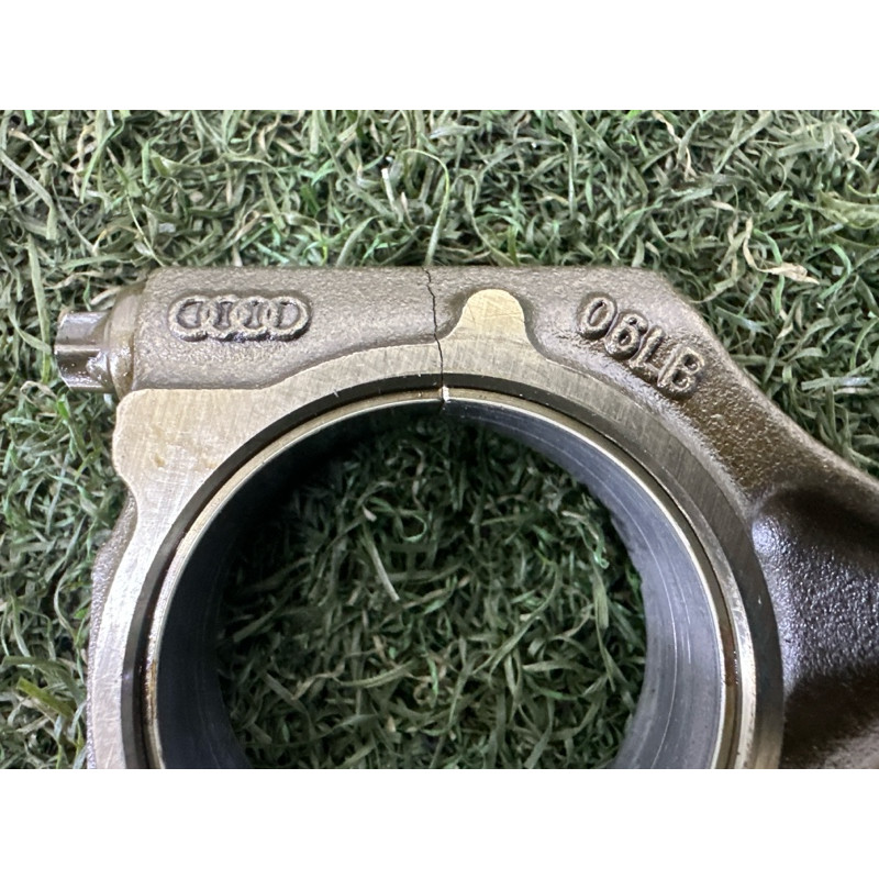 Шатун (двигатель и элементы) AUDI A4 B8 2010 2.0 CAEB 06J198401B