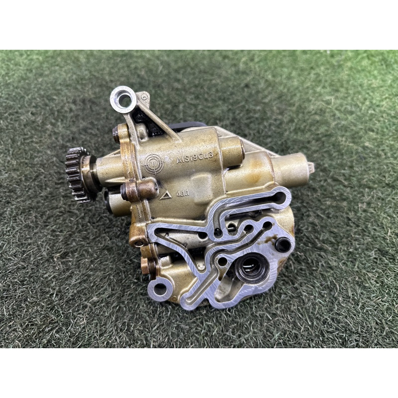 Масляний насос (двигун та елементи) AUDI A4 B8 2010 2.0 CAEB 06H115105AM