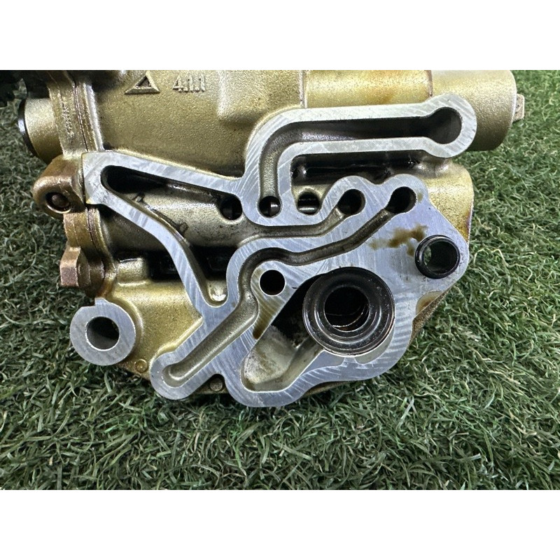 Масляний насос (двигун та елементи) AUDI A4 B8 2010 2.0 CAEB 06H115105AM