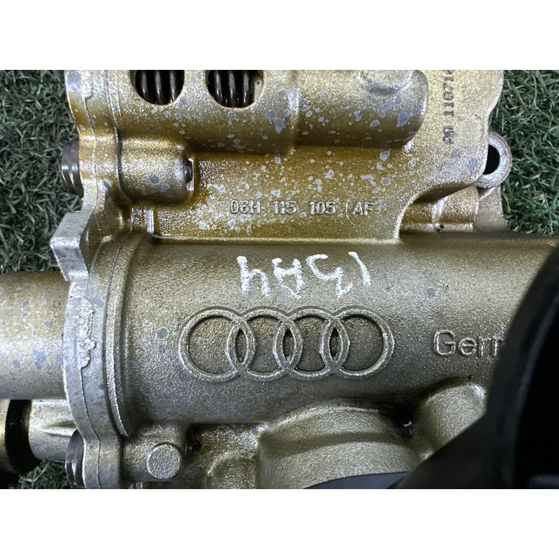 Масляний насос (двигун та елементи) AUDI A4 B8 2010 2.0 CAEB 06H115105AM