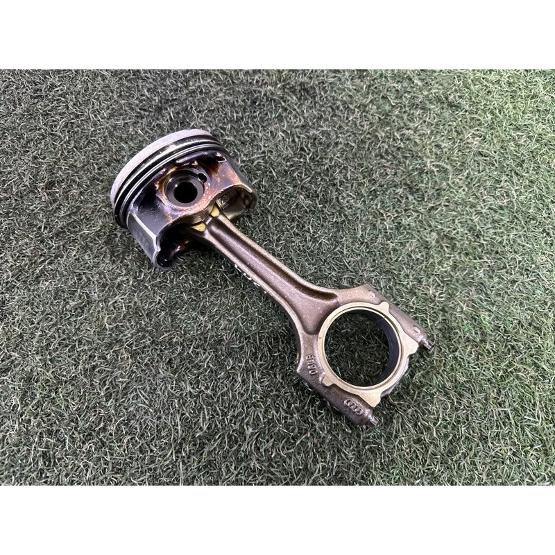 Поршень з шатуном (двигун та елементи) AUDI A4 B8 2010 2.0 CAEB 06J198401B