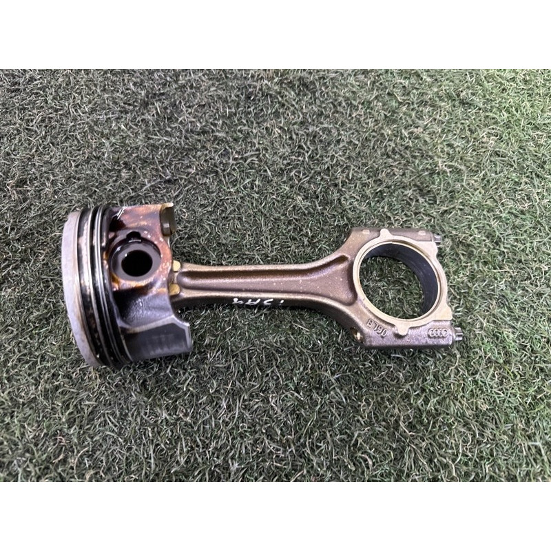 Поршень з шатуном (двигун та елементи) AUDI A4 B8 2010 2.0 CAEB 06J198401B