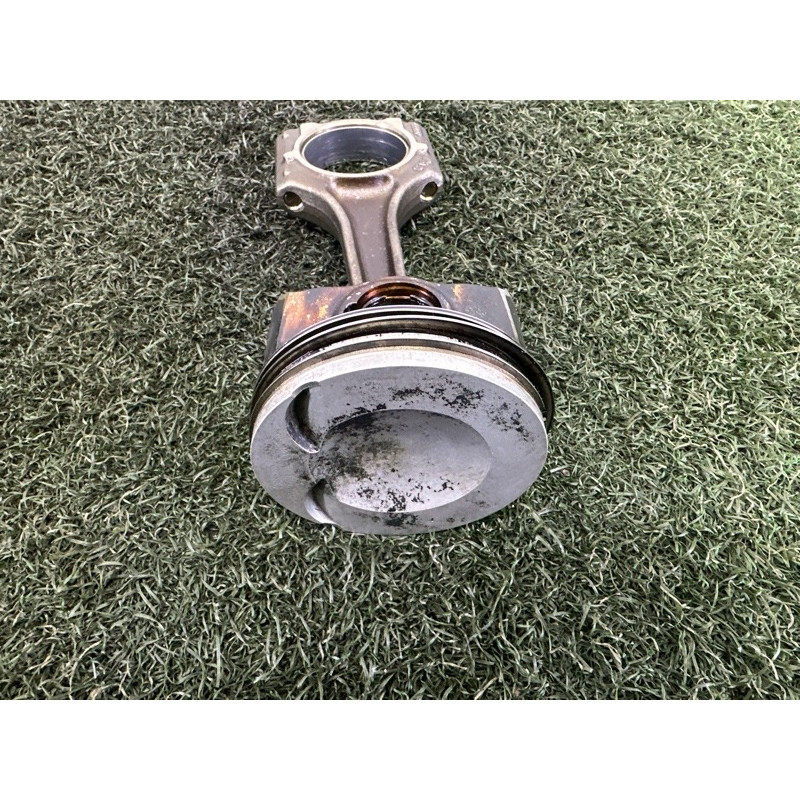 Поршень з шатуном (двигун та елементи) AUDI A4 B8 2010 2.0 CAEB 06J198401B