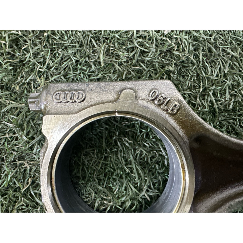 Поршень з шатуном (двигун та елементи) AUDI A4 B8 2010 2.0 CAEB 06J198401B