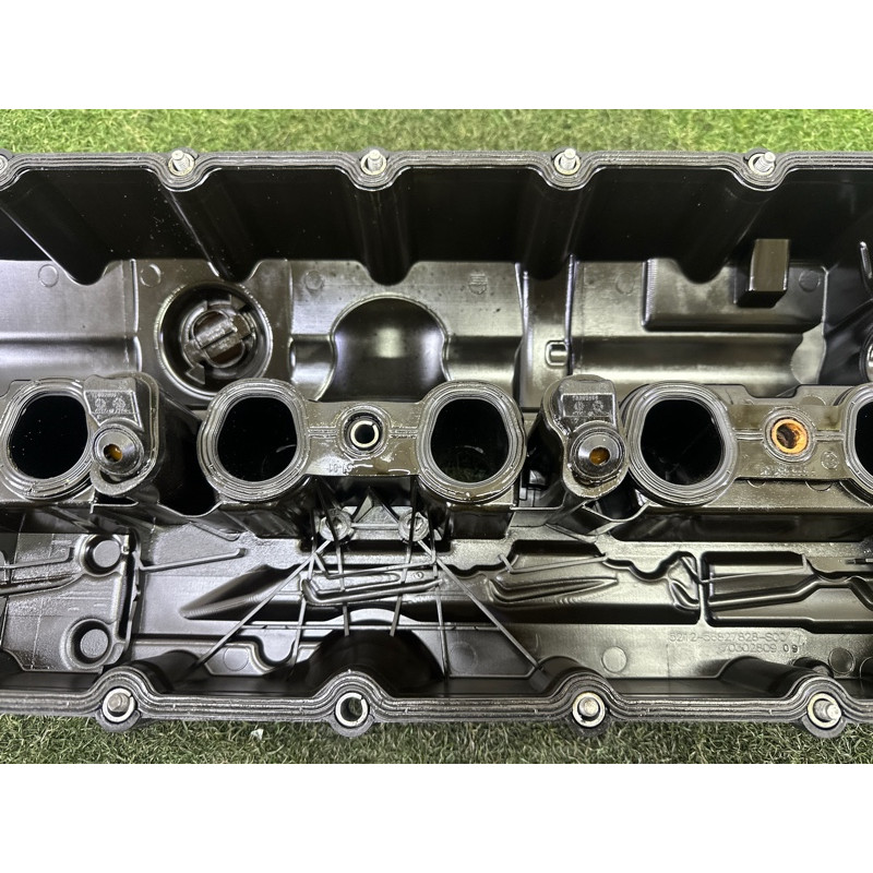 Кришка клапанів (двигун та елементи) BMW X3 F25 2012 3.0 11127552281