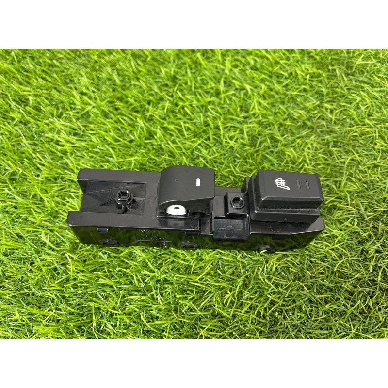 Кнопка стеклоподъемника (электрика / кнопки) Hyundai Ioniq AE 2018 1.6 Hybrid 93580G20004X