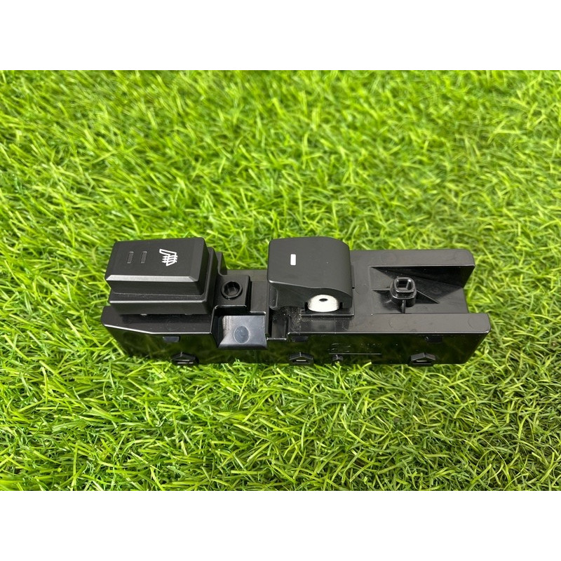 Кнопка стеклоподъемника (электрика / кнопки) Hyundai Ioniq AE 2018 1.6 Hybrid 93580G20004X