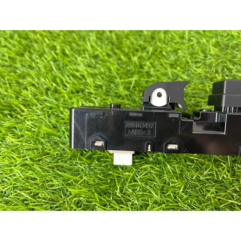 Кнопка стеклоподъемника (электрика / кнопки) Hyundai Ioniq AE 2018 1.6 Hybrid 93580G20004X