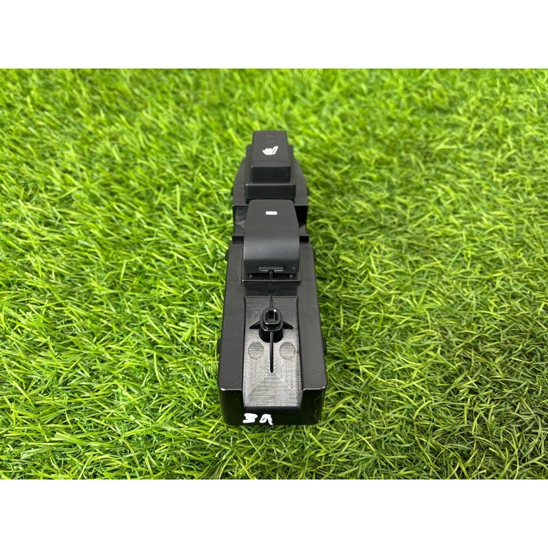 Кнопка стеклоподъемника (электрика / кнопки) Hyundai Ioniq AE 2018 1.6 Hybrid 93580G20004X