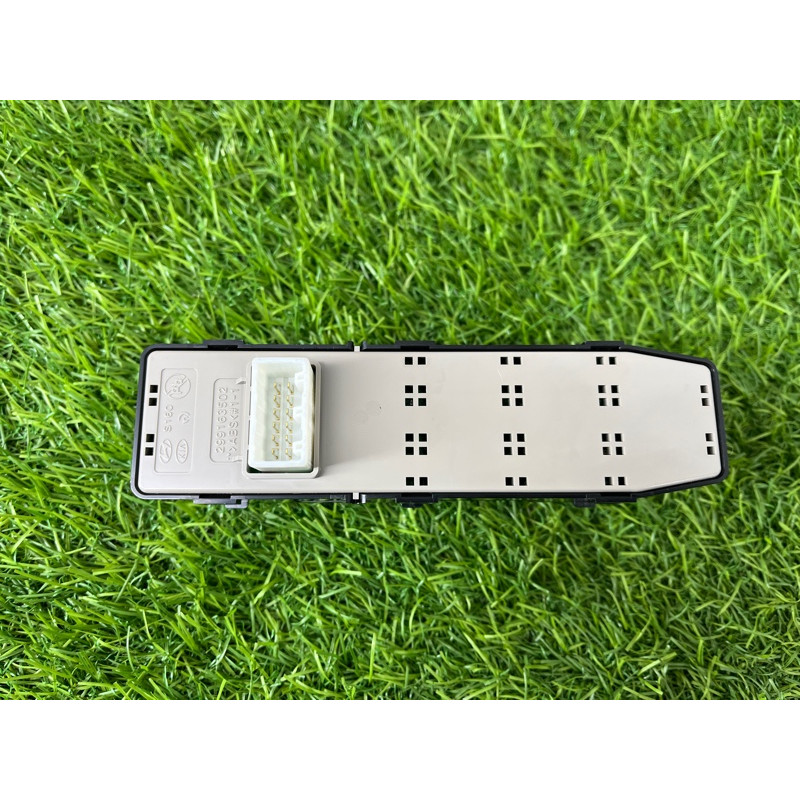 Кнопка стеклоподъемника (электрика / кнопки) Hyundai Ioniq AE 2018 1.6 Hybrid 93580G20004X