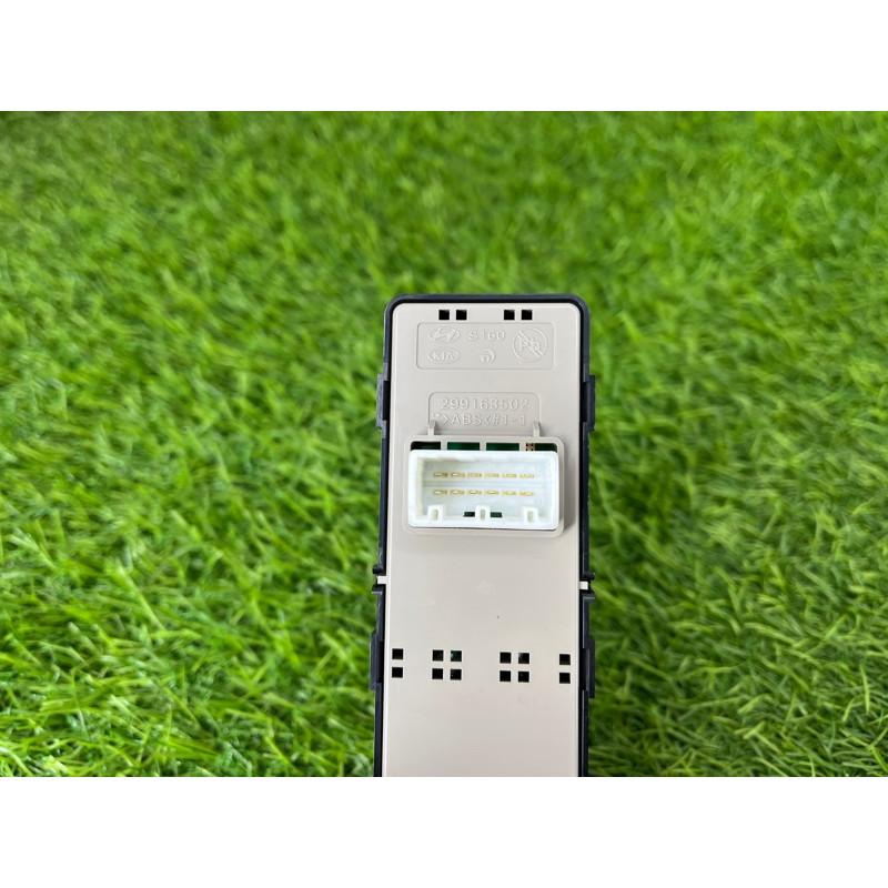 Кнопка стеклоподъемника (электрика / кнопки) Hyundai Ioniq AE 2018 1.6 Hybrid 93580G20004X