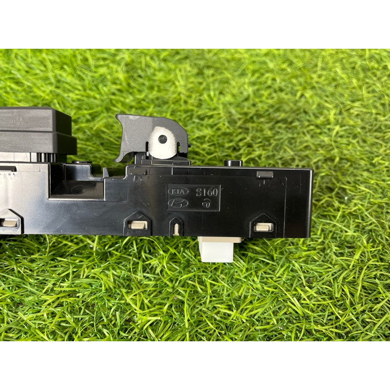 Кнопка стеклоподъемника (электрика / кнопки) Hyundai Ioniq AE 2018 1.6 Hybrid 93580G20004X