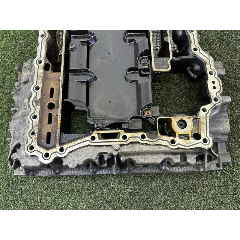 Напівпіддон масляний (двигун та елементи) AUDI Q7 4L 2011 3.0 TFSi 06E103601AT