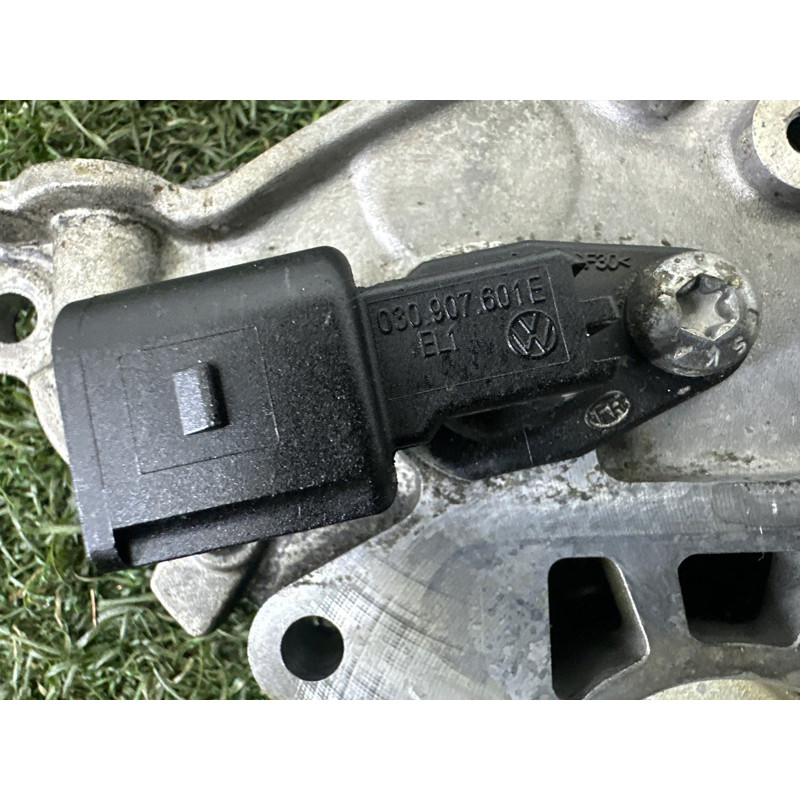 Кришка двигуна (двигун та елементи) Volkswagen Touareg NF 2013 3.6 03H109122G
