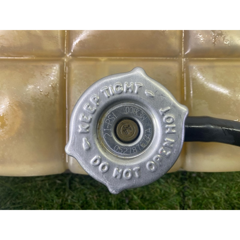 Бачок расширительный (система охлаждения) Jeep Grand Cherokee WK2 2014 3.0 Diesel 55037999AH