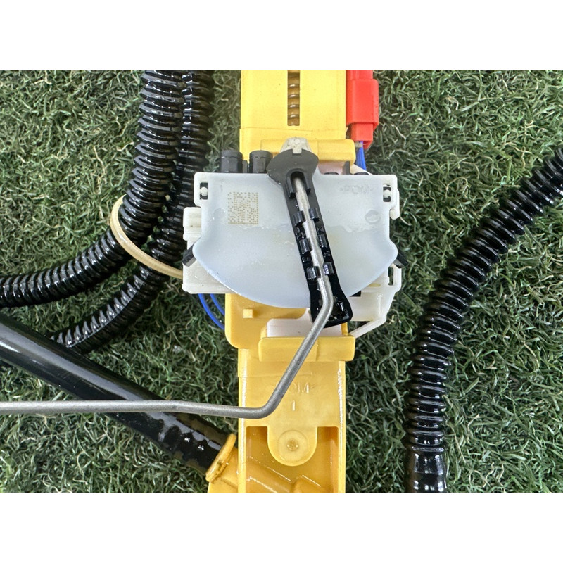 Датчик уровня топлива (электрика / датчики) BMW X5 E70 2010 N57D30A 16117494926