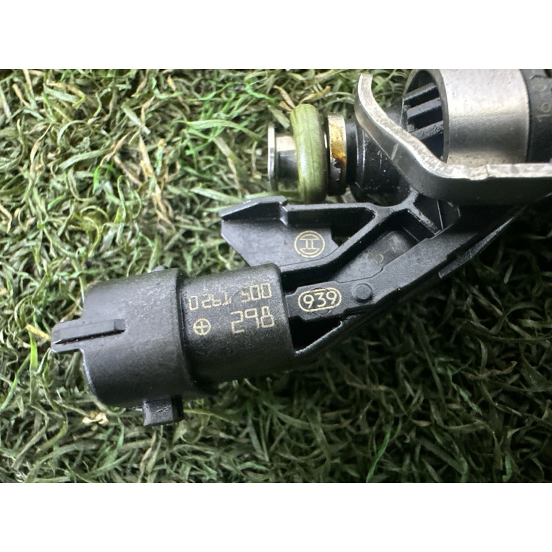 Форсунка топливная (топливная система) LAND ROVER Range Rover L405 2016 5.0 LR105439