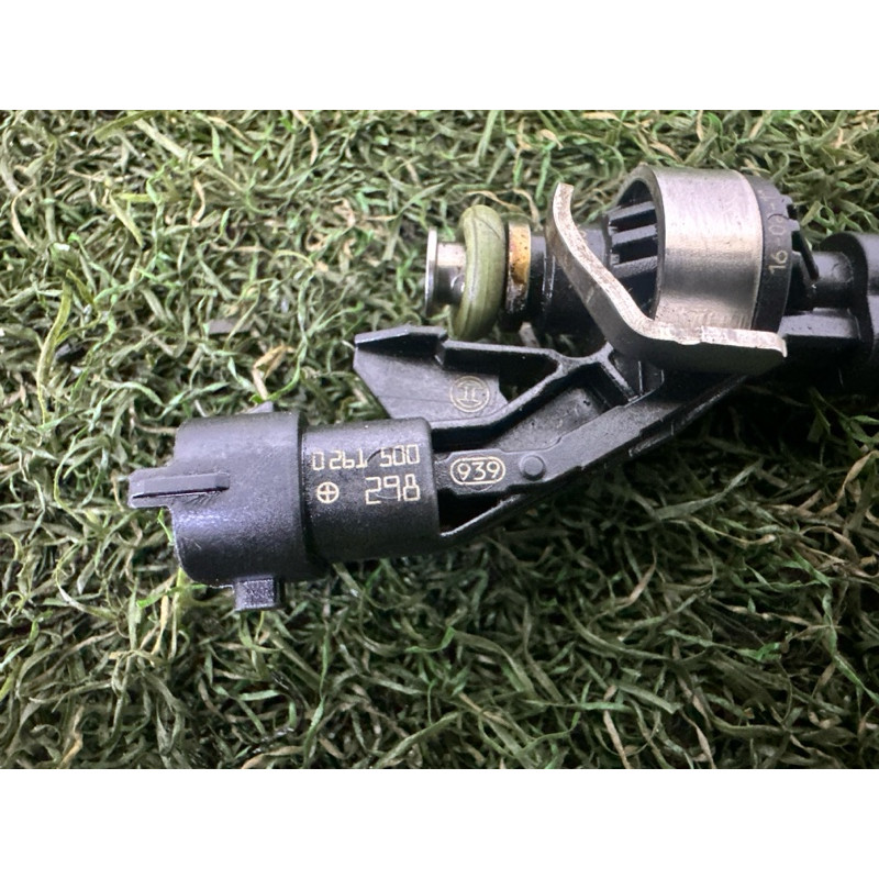 Форсунка топливная (топливная система) LAND ROVER Range Rover L405 2016 5.0 LR105439