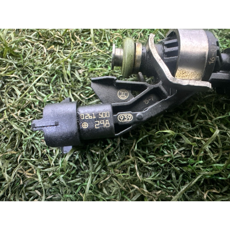 Форсунка топливная (топливная система) LAND ROVER Range Rover L405 2016 5.0 LR105439