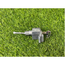 Личинка замка двери с ключом