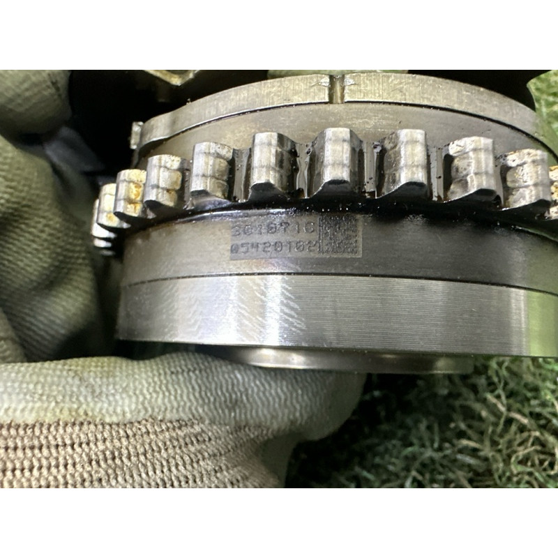 Регулятор фаз газораспределения (двигатель и элементы) LAND ROVER Range Rover L405 2016 5.0 LR060396