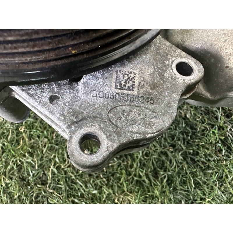 Помпа (система охлаждения) LAND ROVER Range Rover L405 2016 5.0 LR073711