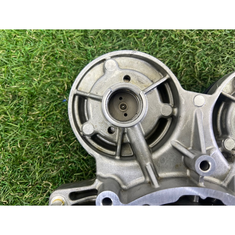 Опорный кронштейн распредвала (двигатель и элементы) AUDI A4 B9 2018 2.0 DBPA 06L103144H