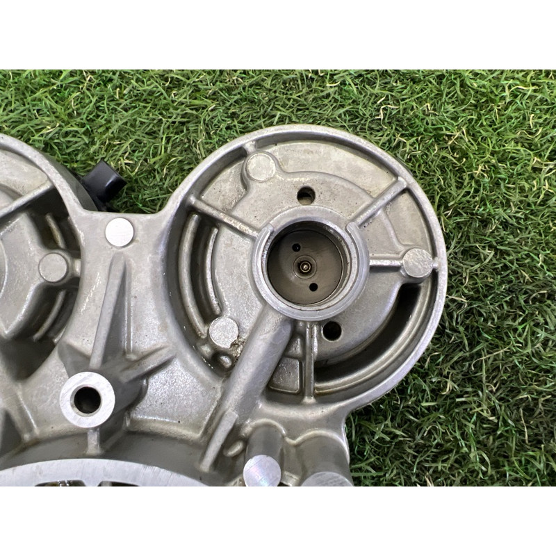 Опорный кронштейн распредвала (двигатель и элементы) AUDI A4 B9 2018 2.0 DBPA 06L103144H