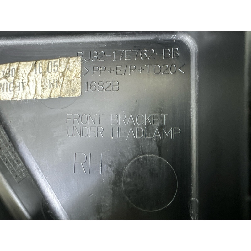 Крепление бампера (кузов и элементы) LAND ROVER Range Rover Evoque L538 2016 2.0 LR036189