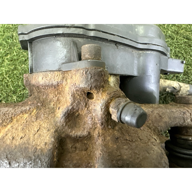 Суппорт тормозной (тормозная система) AUDI A4 B8 2013 2.0 TFSI 8K0615403E