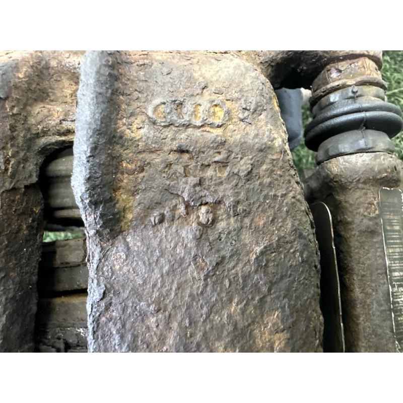 Суппорт тормозной (тормозная система) AUDI A4 B8 2013 2.0 TFSI 8K0615403E