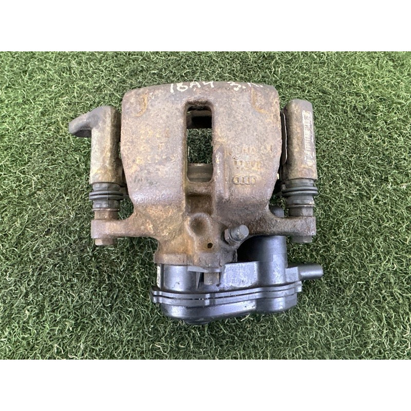 Суппорт тормозной (тормозная система) AUDI A4 B8 2013 2.0 TFSI 8K0615404E