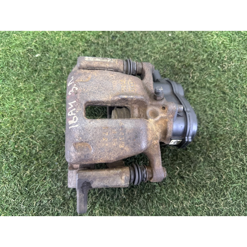 Суппорт тормозной (тормозная система) AUDI A4 B8 2013 2.0 TFSI 8K0615404E