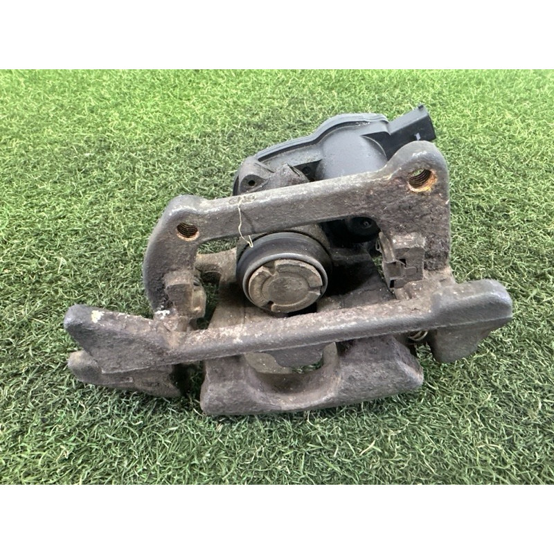 Суппорт тормозной (тормозная система) AUDI A4 B8 2013 2.0 TFSI 8K0615404E